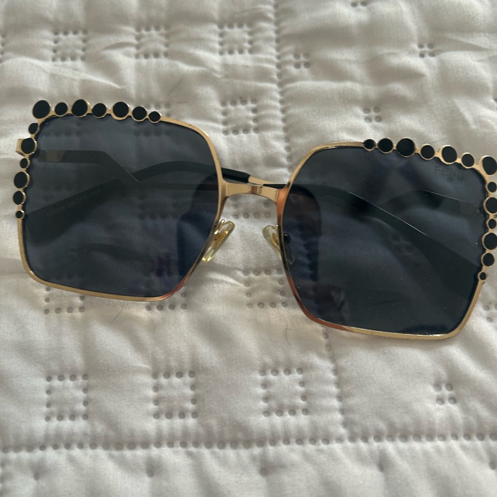 Big framed sunglasses